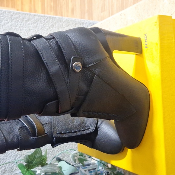 Fendi leather black size 38 1/2 boots - Picture 1 of 12